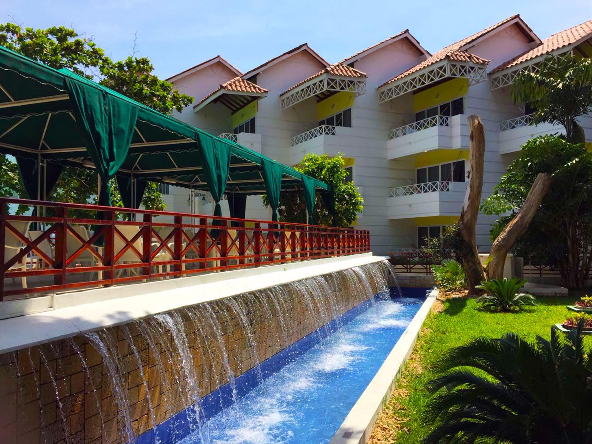 Hotel Las Americas Casa De Playa Картахена Экстерьер фото The resort's pool