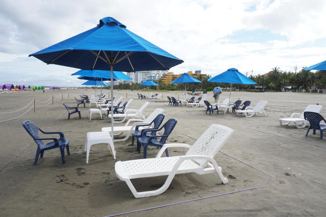 Hotel Las Americas Casa De Playa Картахена Экстерьер фото Beach chairs and umbrellas at South Beach, Miami