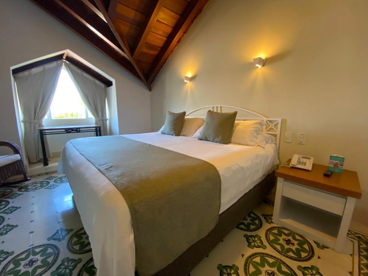 Hotel Las Americas Casa De Playa Картахена Экстерьер фото A room at the hotel